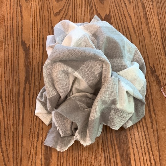 Old Navy neck Scarf large checks Grey and white poly buffalo print - Picture 4 of 11